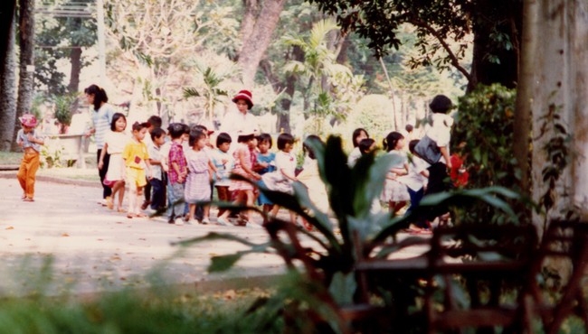 Ngắm trẻ em ở TP. HCM năm 1988 qua loạt ảnh của du khách Tây