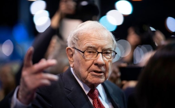 Buffett bán ròng nhiều cổ phiếu trong quý I vì Covid-19