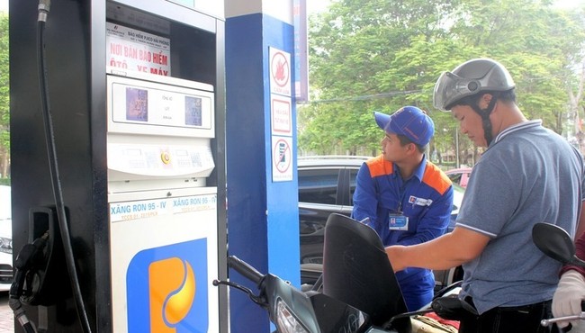Giá xăng RON95, dầu diesel và dầu hỏa giảm nhẹ