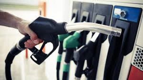 Giá xăng dầu đồng loạt tăng mạnh từ 15h ngày 25/2