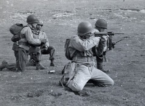 Vì sao lính Mỹ suốt 4 cuộc chiến vẫn ưa dùng tiểu liên M3 Grease?