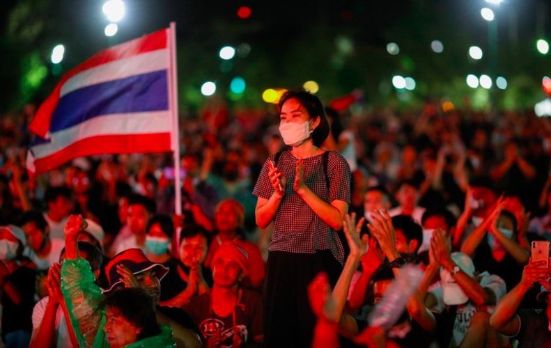 Bieu tinh leo thang, Thai Lan ban bo tinh trang khan cap-Hinh-9