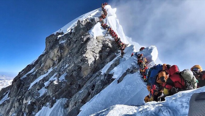 Dai dich COVID-19 de doa 'noc nha the gioi' Everest