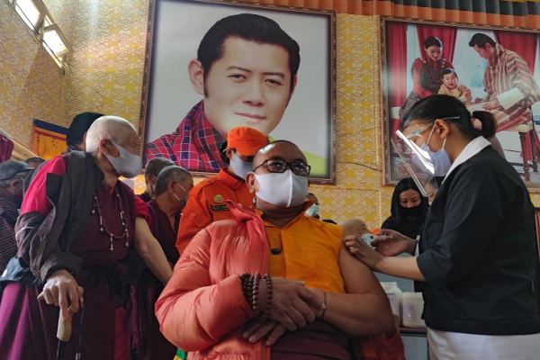 Bhutan da tiem mui vaccine COVID-19 thu 2 cho hau het nguoi truong thanh