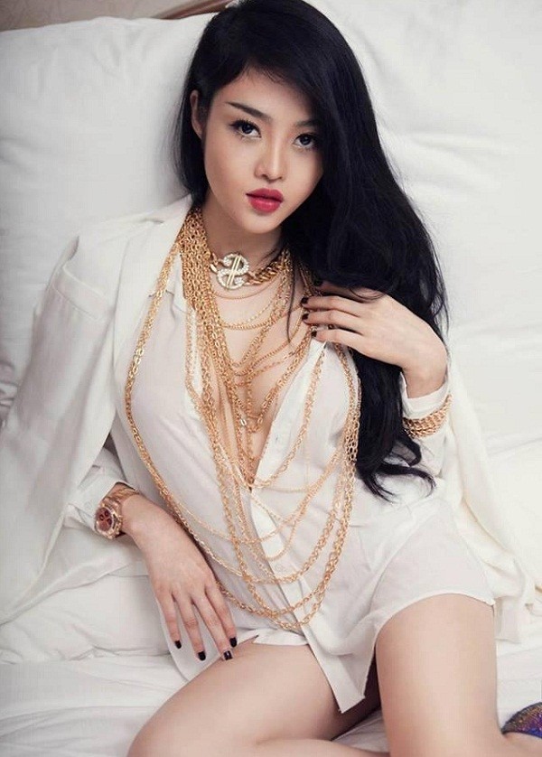 Phong cach thoi trang sexy het muc cua Julia Ho-Hinh-2
