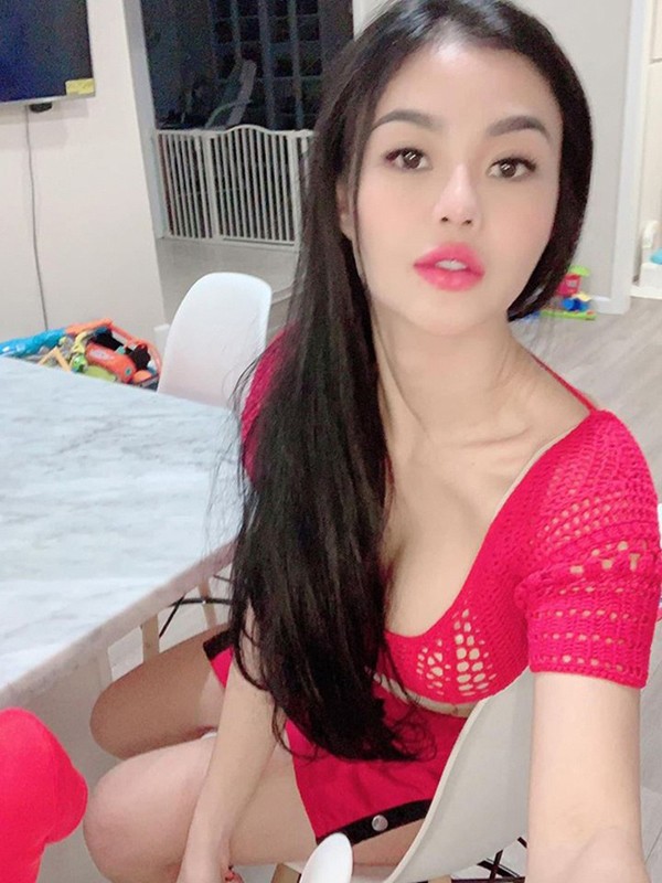 Phong cach thoi trang sexy het muc cua Julia Ho