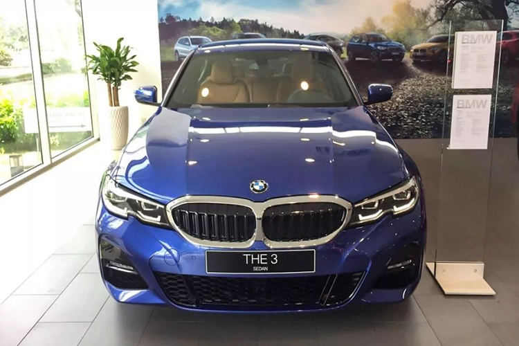 Can canh BMW 330i M Sport gia 2,38 ty dong tai Viet Nam