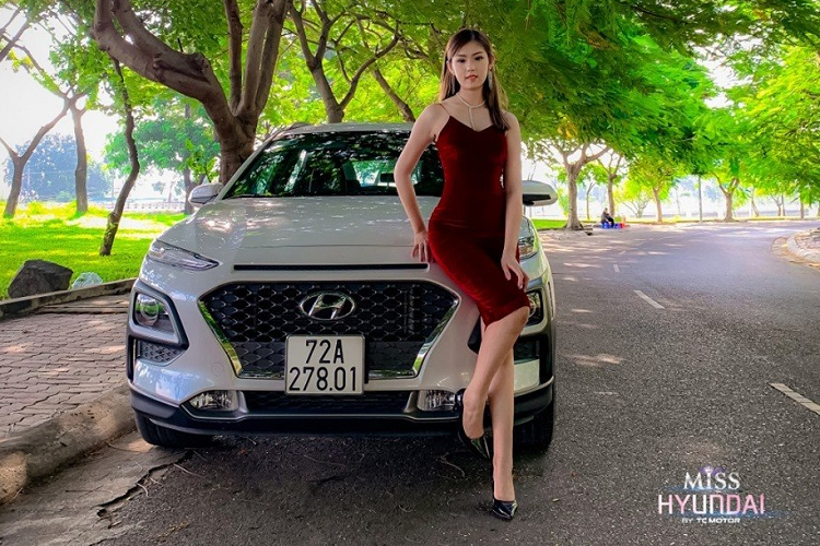 Dan chan dai Viet sexy het co do dang oto Hyundai-Hinh-3