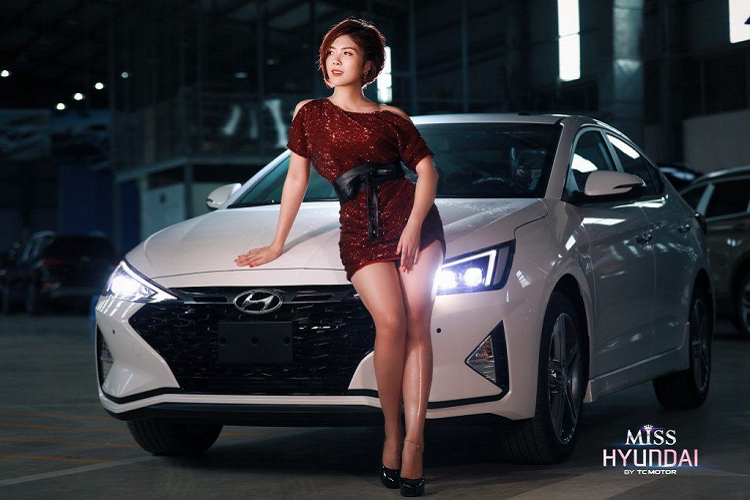 Dan chan dai Viet sexy het co do dang oto Hyundai-Hinh-5