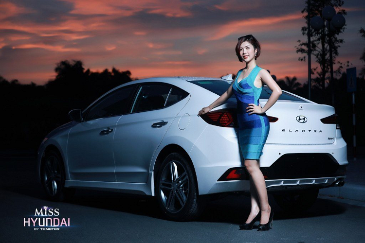 Dan chan dai Viet sexy het co do dang oto Hyundai-Hinh-6