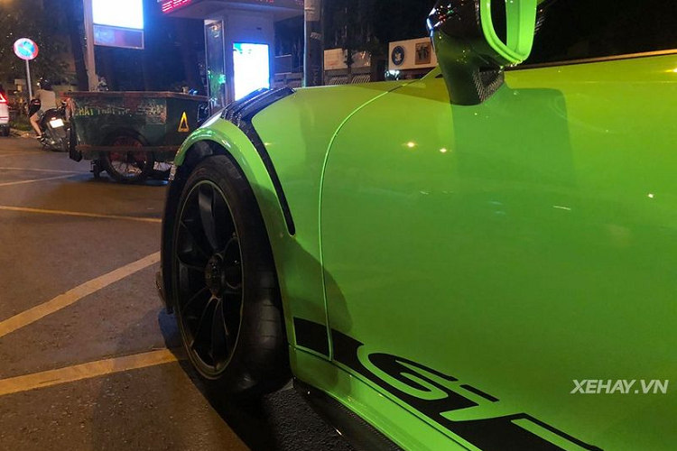 Can canh Porsche 911 GT3 RS Lizard Green tren pho Sai Gon dep khong ty vet-Hinh-4