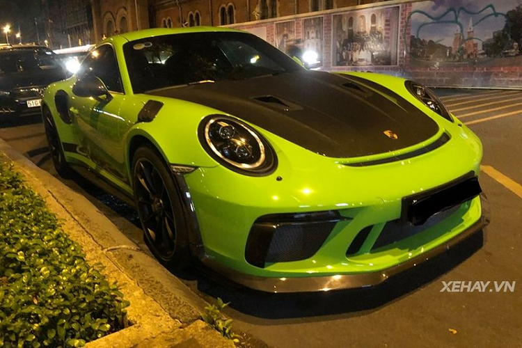 Can canh Porsche 911 GT3 RS Lizard Green tren pho Sai Gon dep khong ty vet