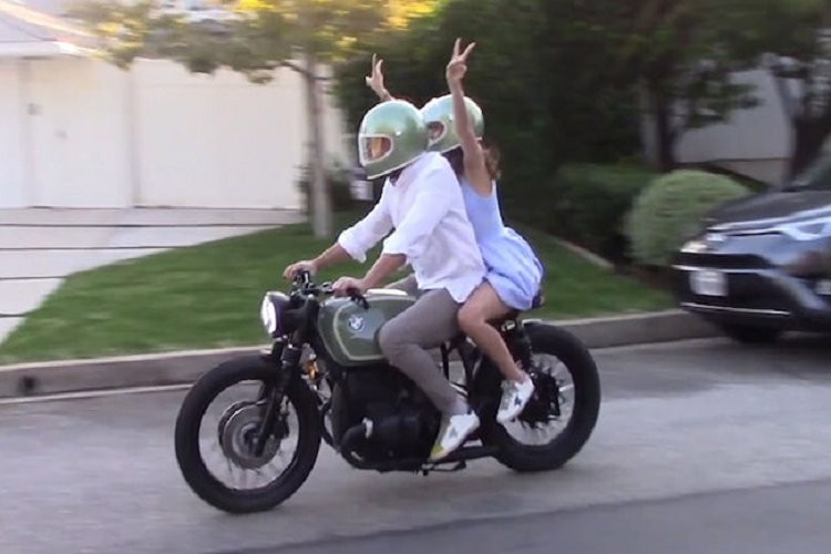 Ben Affleck duoc ban gai tang xe moto BMW cuc chat-Hinh-3