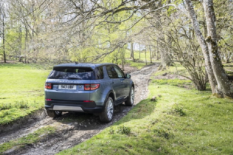 Xe sang Land Rover va Range Rover dinh loi phai trieu hoi 3.048 xe