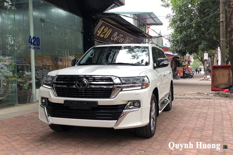Gan 7 ty cho Toyota Land Cruiser VXS Executive Lounge ve Viet Nam