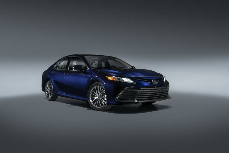 Lo dien Toyota Camry 2021 se ve Viet Nam trong vai thang toi