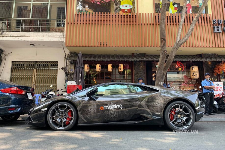 Lamborghini Huracan voi khoac hoa van doc nhat Sai Gon-Hinh-2