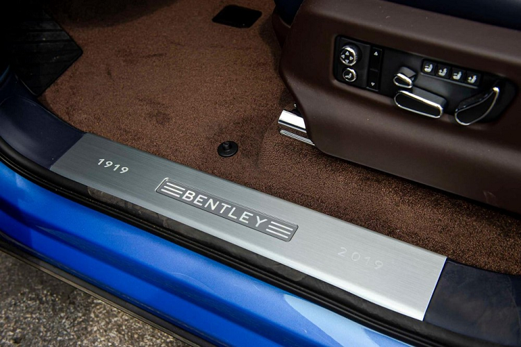 Bentley Bentayga V8 doi cu mau doc gia gan 16 ty tai Viet Nam-Hinh-6