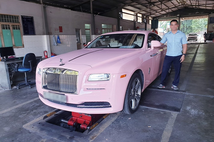 Can canh Rolls-Royce Wraith mau hong ba Nguyen Phuong Hang-Hinh-2