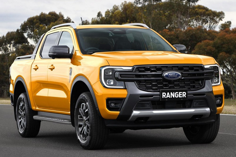 Ford Ranger va Everest 2022 khan hang, khach hang phai cho 1 nam