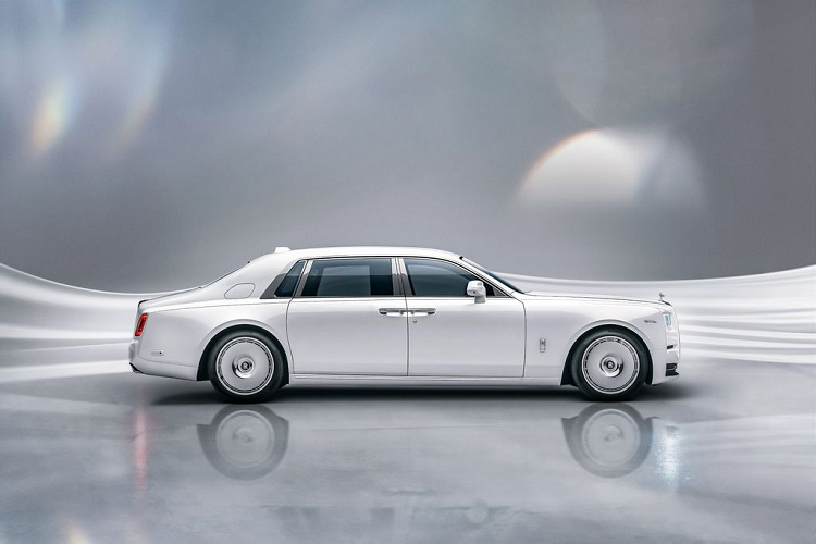 Loi den pha, Rolls-Royce phat lenh trieu hoi Phantom 2023-Hinh-2