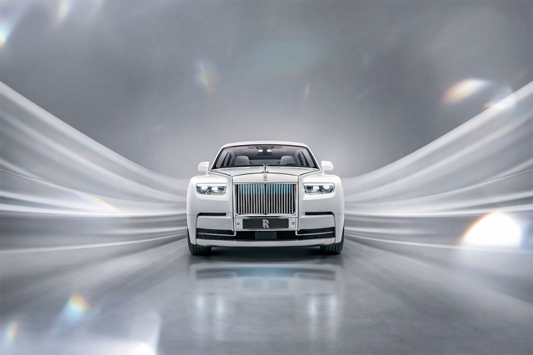 Loi den pha, Rolls-Royce phat lenh trieu hoi Phantom 2023