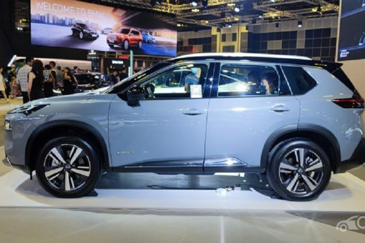 Can canh Nissan X-Trail 2023 'chao hang' o Singapore-Hinh-3