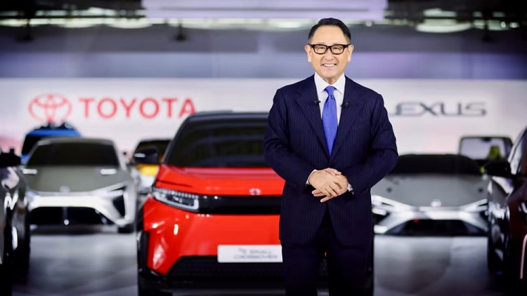 Vi sao Chu tich Toyota chuyen giao quyen luc cho nguoi dung dau Lexus?