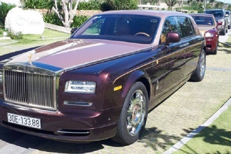 Huy dau gia lan 6 Rolls-Royce Phantom Lua thieng cua Trinh Van Quyet
