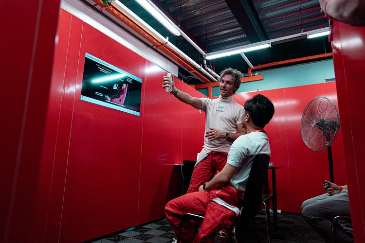 Cuong Do la trai nghiem sieu xe dua Ferrari 488 Challenge-Hinh-5