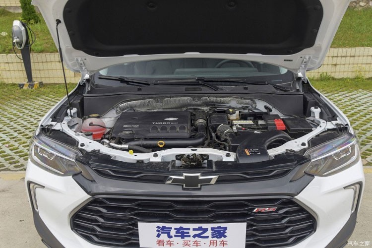 Chevrolet Tracker RS 2023 chi tu 355 trieu dong, 