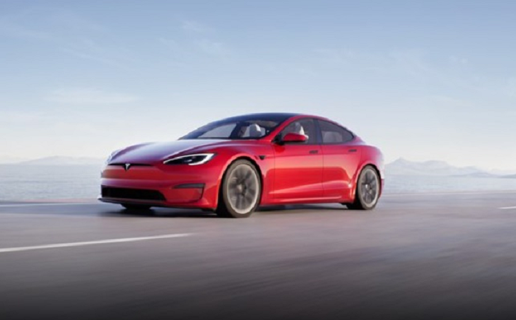 Tesla tuyen tai xe lai thu xe luong 426.000 - 1,136 trieu dong/gio