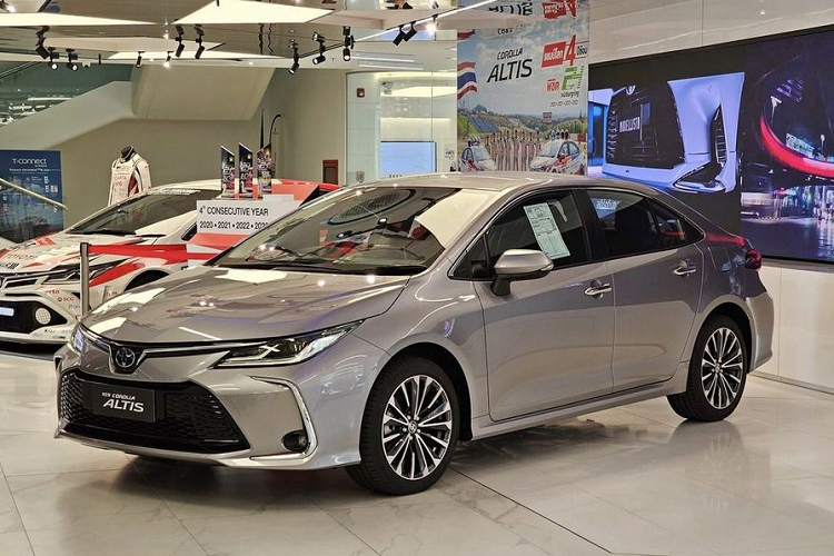 Toyota Corolla Altis 2024 nang cap nhe, tang gia ban-Hinh-3