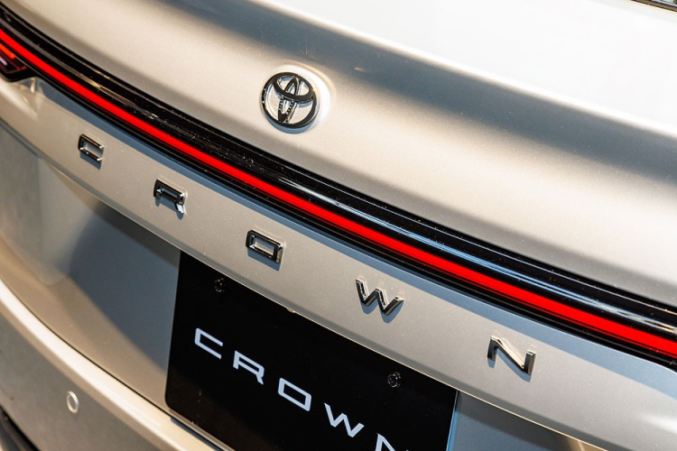 Can canh Toyota Crown Sedan 2024 bo truong “bang xuong, bang thit”-Hinh-14