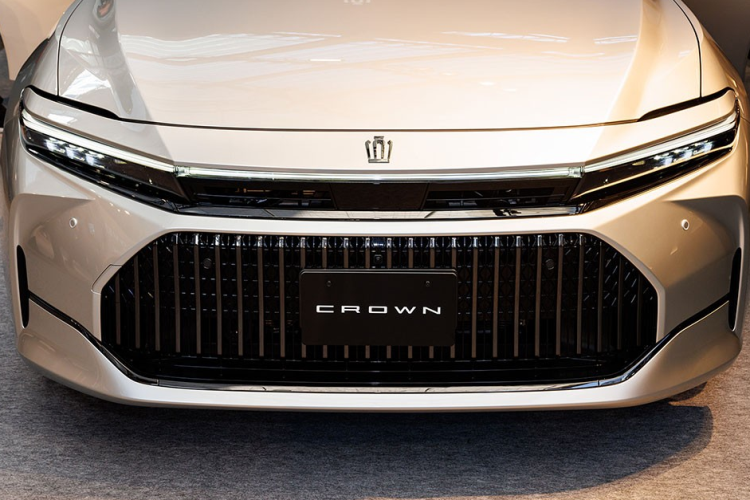 Can canh Toyota Crown Sedan 2024 bo truong “bang xuong, bang thit”-Hinh-5