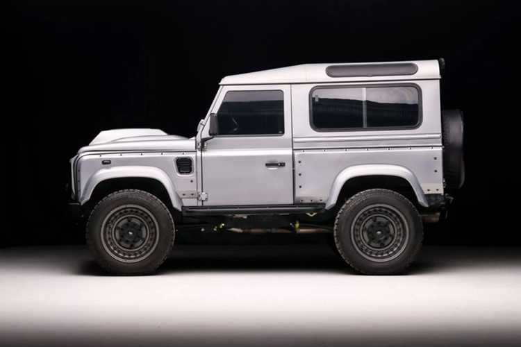 Chi tiết Kahn Design độ Land Rover Defender 90 hơn 3,1 tỷ đồng