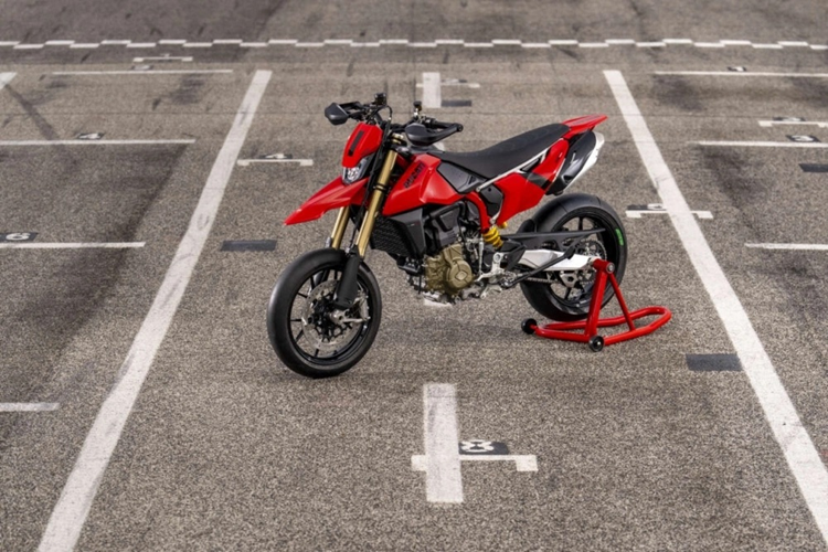 Can canh Ducati Hypermotard 698 Mono tu 480 trieu
