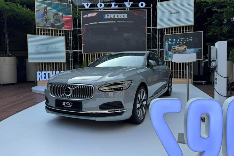Volvo S90 Recharge Ultimate 2024 chinh thuc ra mat o Viet Nam