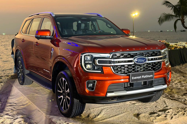 Ford Everest Platinum 1,509 ty dong co gi hay?