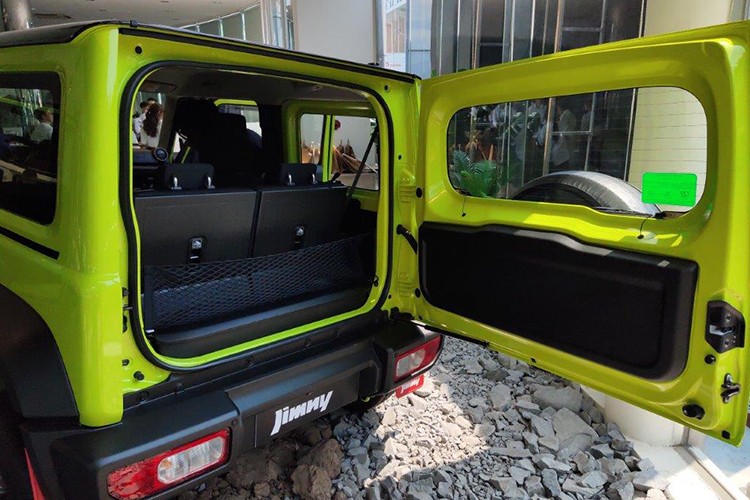 Dai gia Binh Duong chi tien mua Suzuki Jimny gia re de trai nghiem-Hinh-8