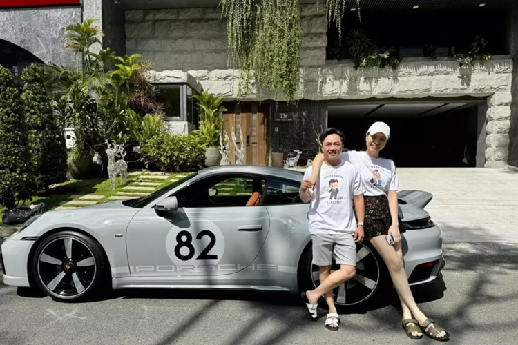 Dam Thu Trang nay tu tin cam lai Porsche 911 Sport Classic.