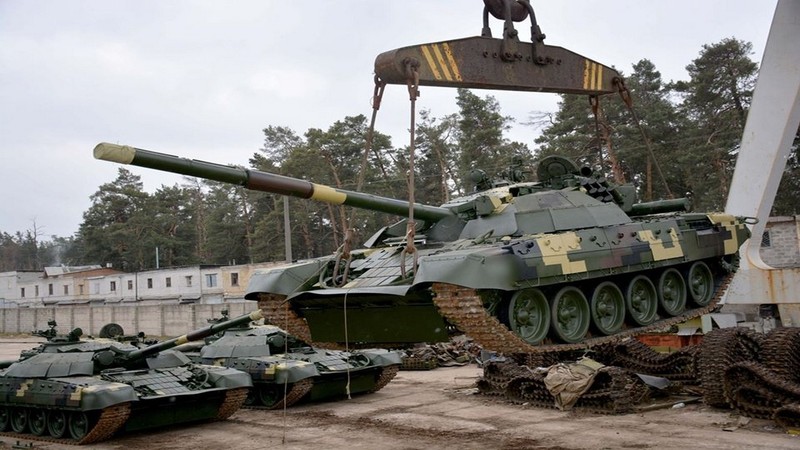 'Do suc' xe tang  T-72AMT Ukraine va T-72B3 cua Nga