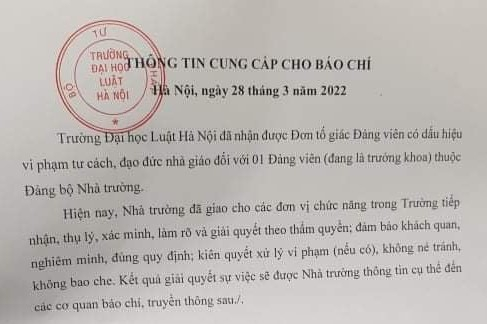 Vu Truong khoa Truong  Dai hoc Luat Ha Noi bi to cuong buc: Nhung thong tin moi nhat