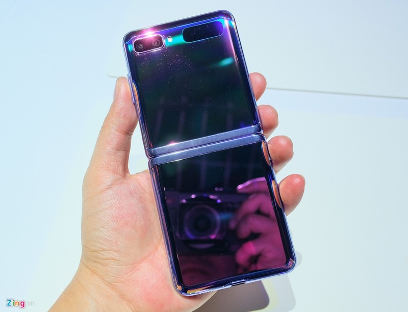Samsung Galaxy Z Flip dep lung linh hut hon fan ra sao?-Hinh-2