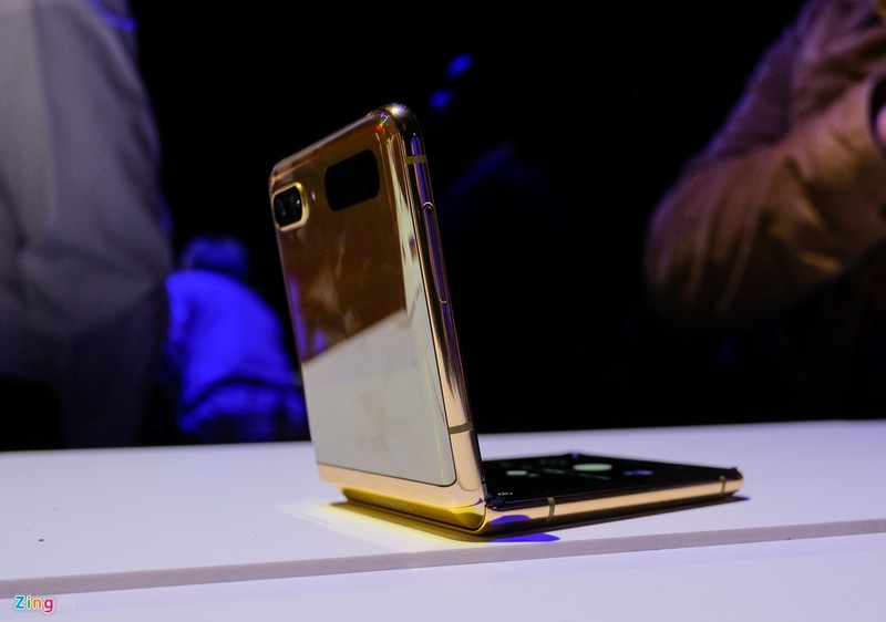 Samsung Galaxy Z Flip dep lung linh hut hon fan ra sao?-Hinh-6