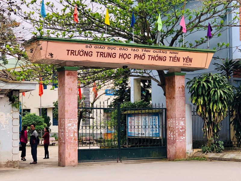 500 hoc sinh dong loat nghi hoc: Chu tich tinh Quang Ninh ra chi dao