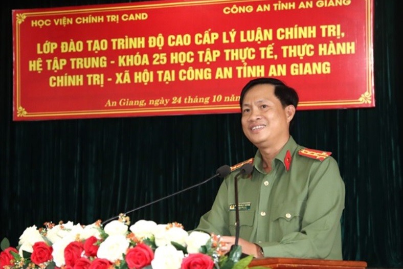 Vi sao 2 giam doc Cong an tinh Soc Trang va Long An bi ky luat?-Hinh-11