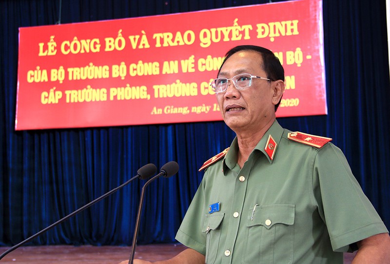 Vi sao 2 giam doc Cong an tinh Soc Trang va Long An bi ky luat?-Hinh-12