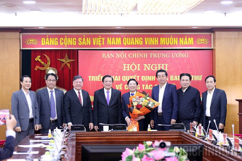 Ong Dang Van Dung duoc bo nhiem lam Pho Truong Ban Noi chinh Trung uong-Hinh-3