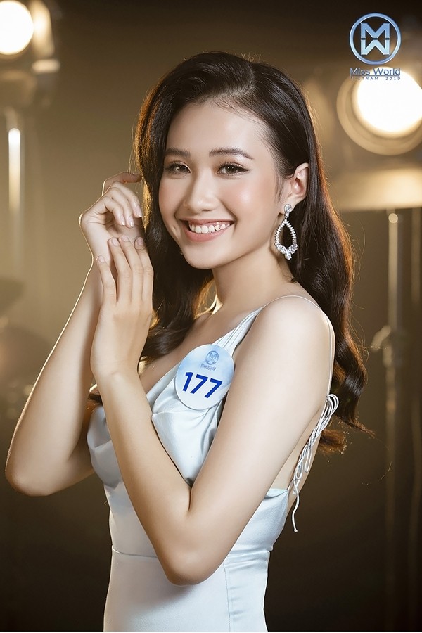Ngam nhan sac thi sinh Miss World Viet Nam 2019 do dang trong vay lua cocktail quyen ru-Hinh-8